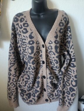 Cozy Leopard Print V-Neck Cardigan Sweater - Taupe/Black